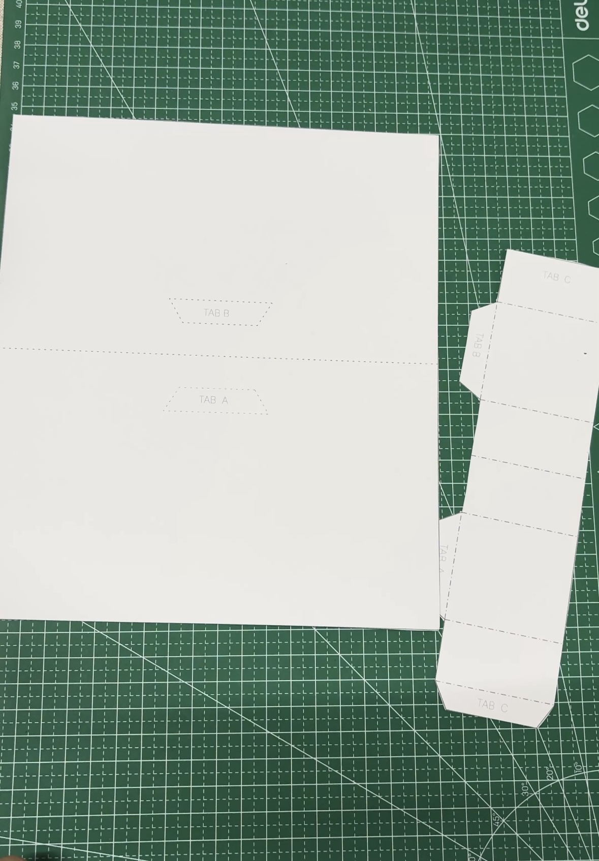 第 2 步裁剪与压痕