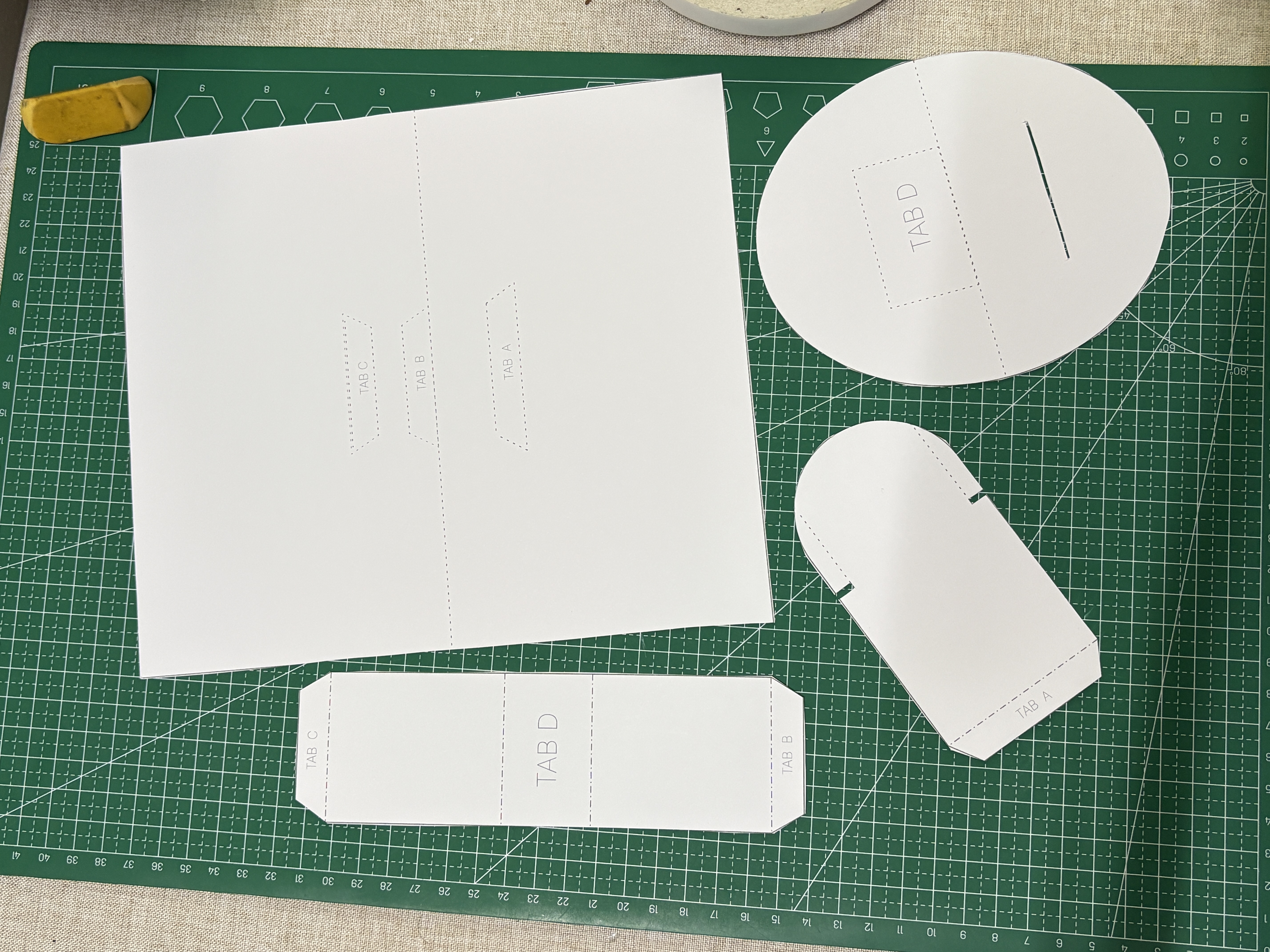 步骤 2 裁切与压痕