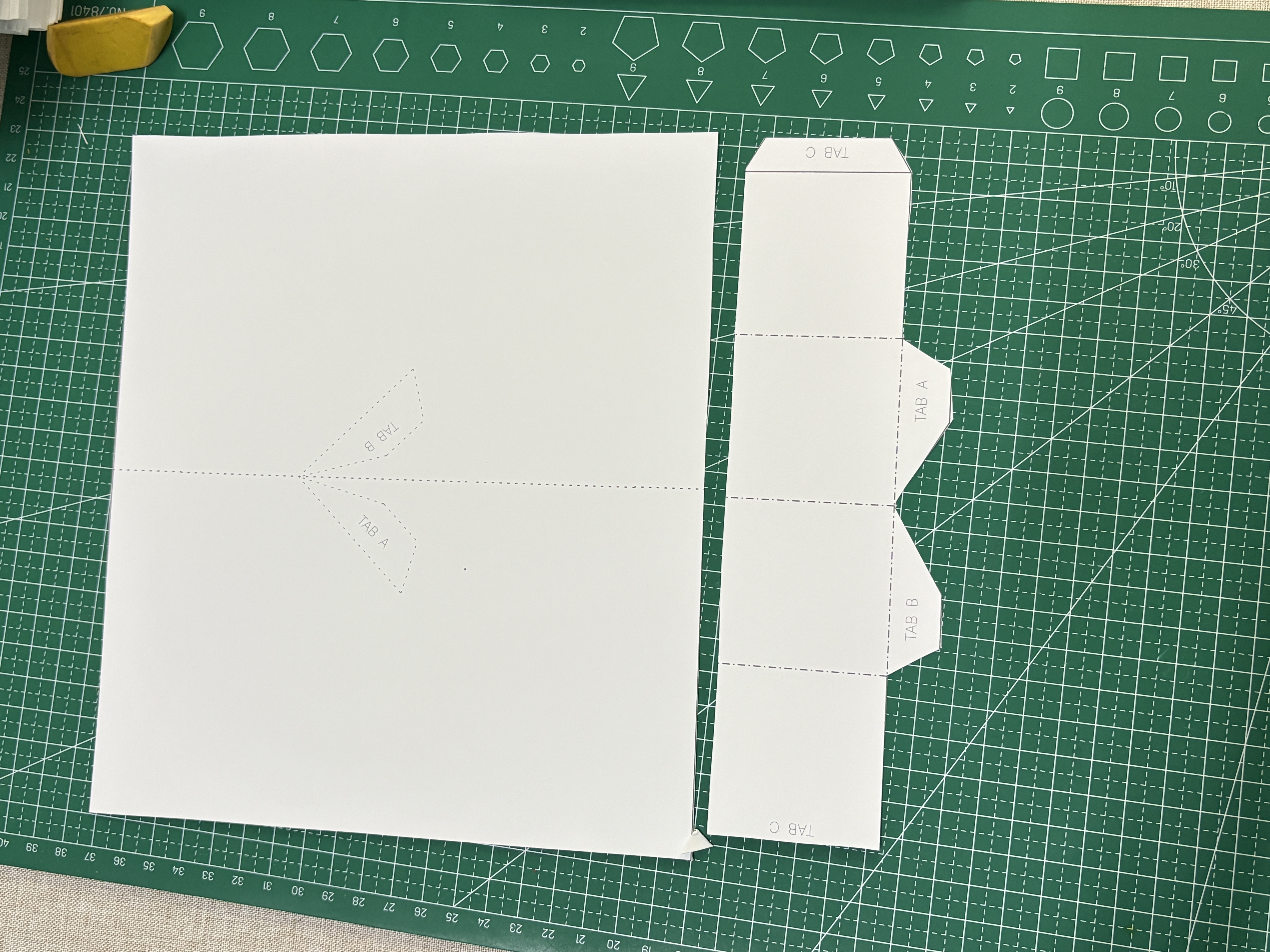 步骤 2 裁剪模板并压痕