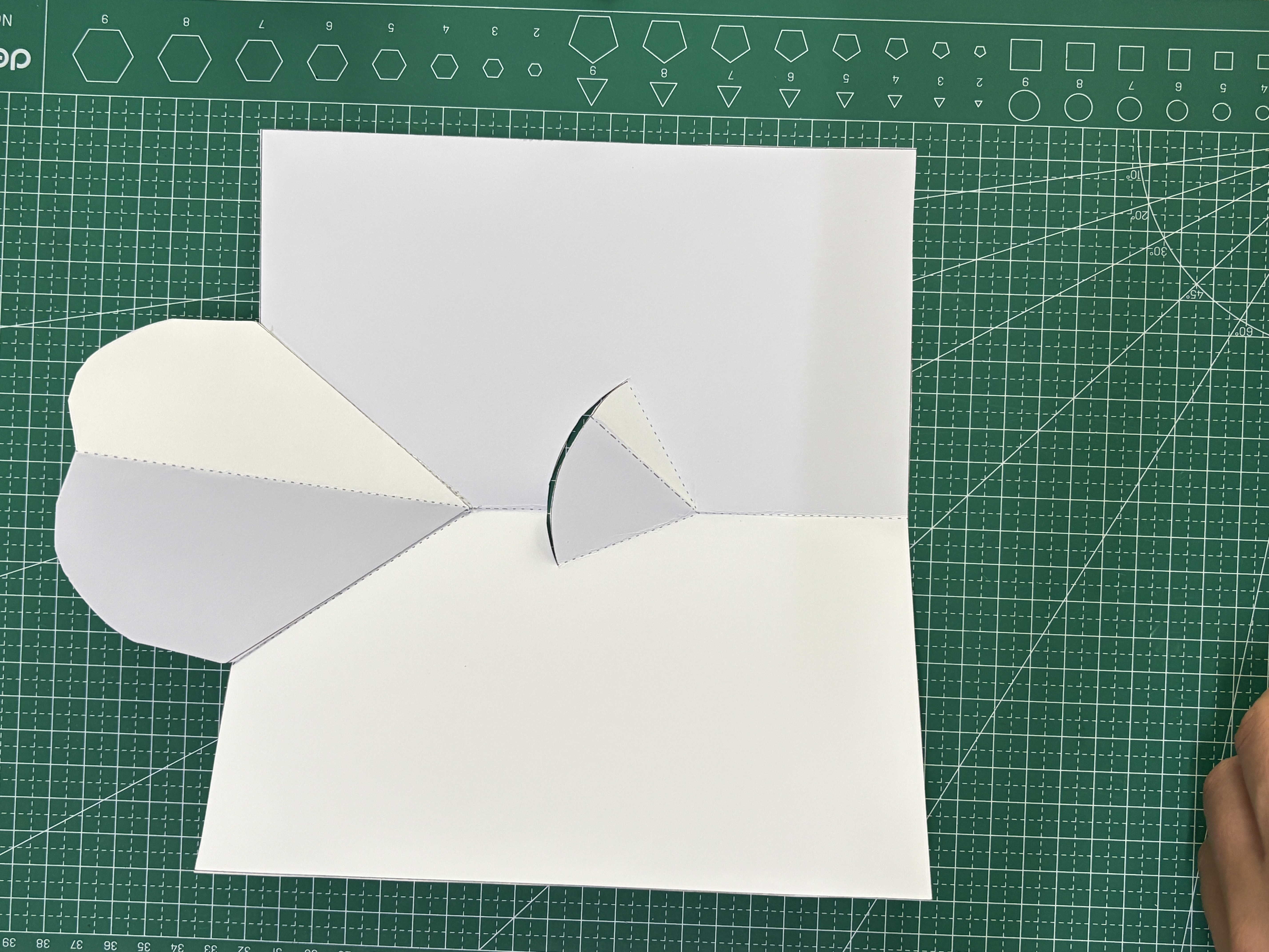 步骤 3 裁切压线并测试开合